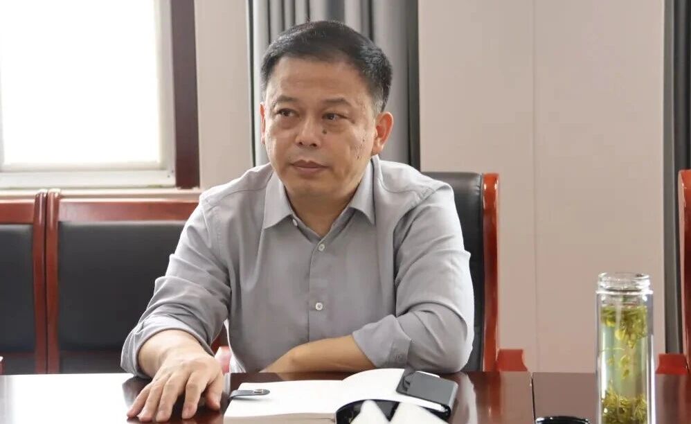 李晓东到红旗煤矿督导查抄“三节一会”前煤矿宁静任务1