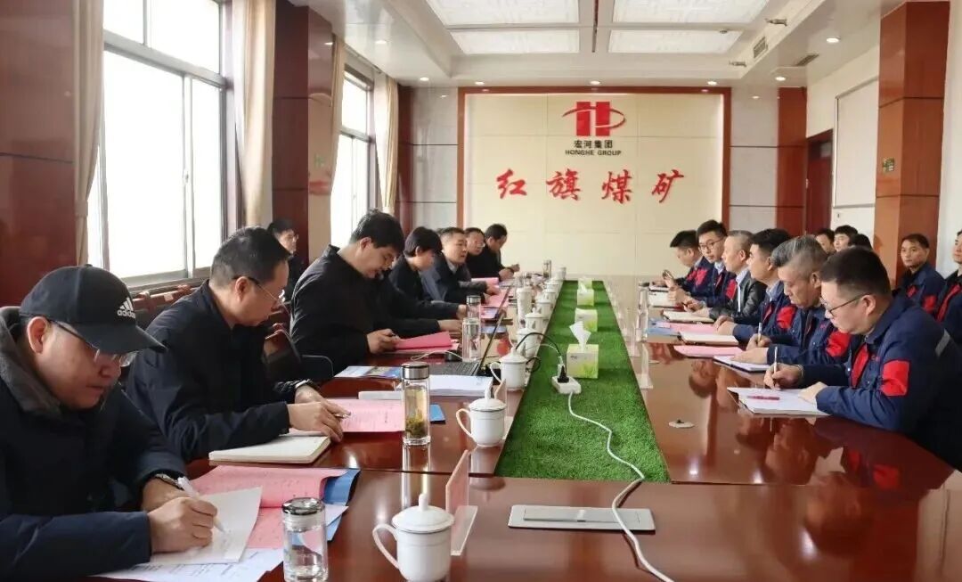 【红旗煤矿】济宁市煤矿宁静出产监测监控中间结合嘉祥县应急办理局到矿展开法律查抄